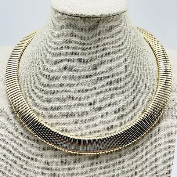 CROWN TRIFARI Ribbed Choker Necklace Gold Tone Classic Career Cosplay LARP - Picture 1 of 5